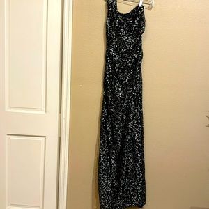 Calvin Klein long- one strap dress with side zipper. Size 2. Good condition.